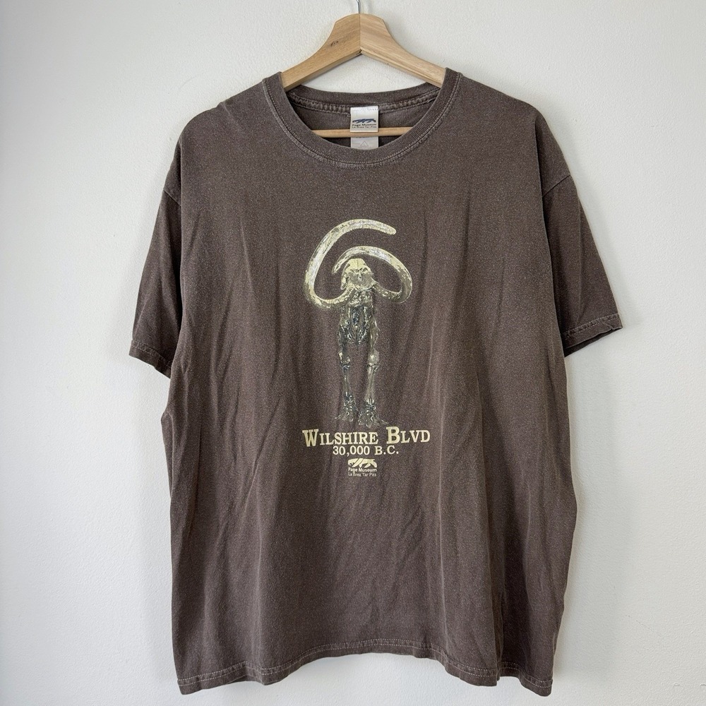 Vintage Y2k Mammoth Page Museum Art History Brown Tee Shirt - Large